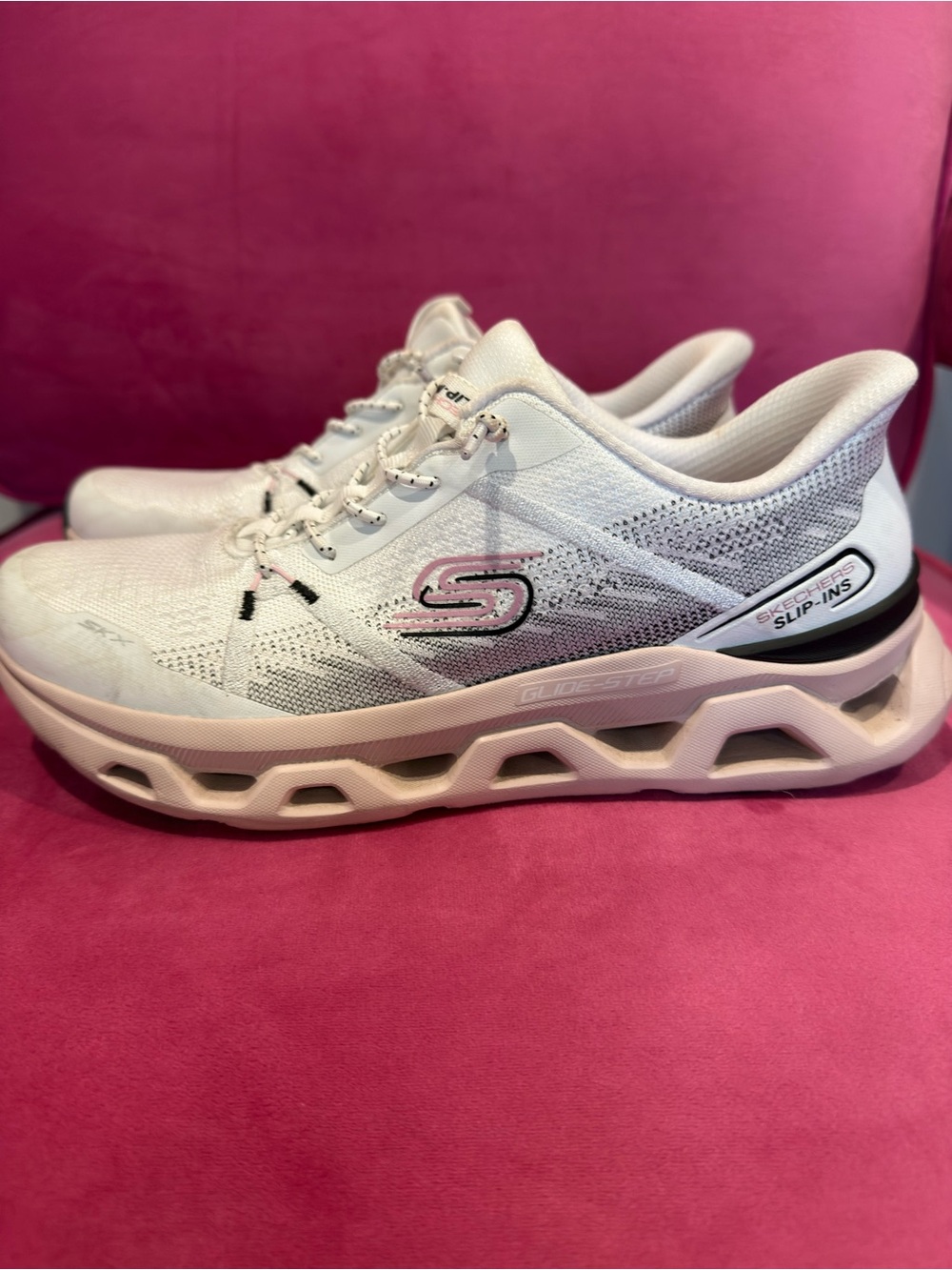 Skechers Women’s White and Light Pink Glide-Step Sneakers